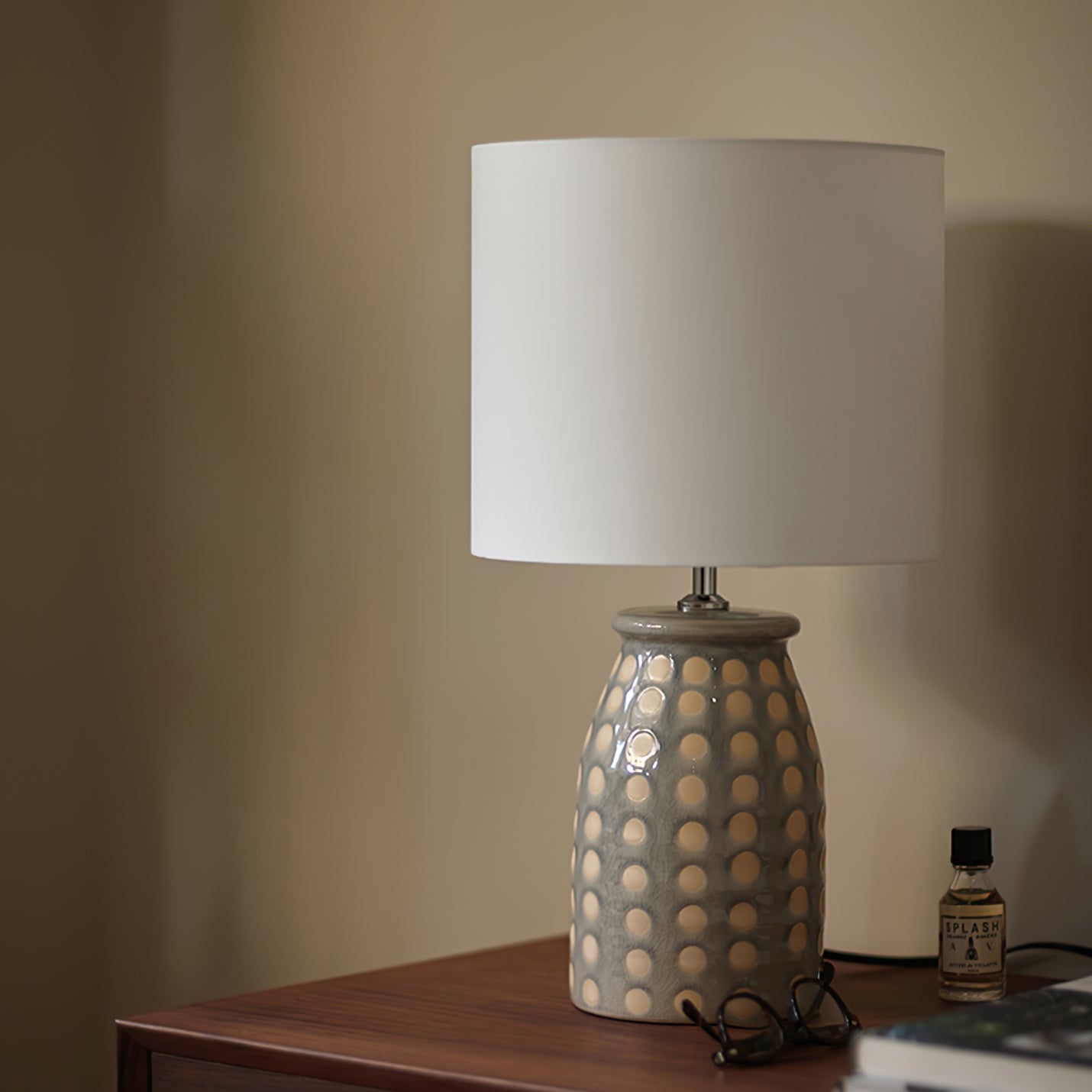 PatternLuxe – Farverig keramisk bordlampe med klassisk design