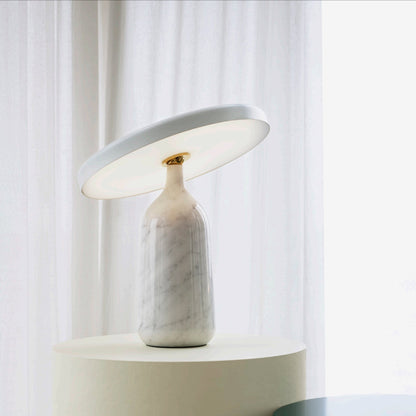 LuxeEddy - Bordlampe med elegant design og subtil lysfordeling