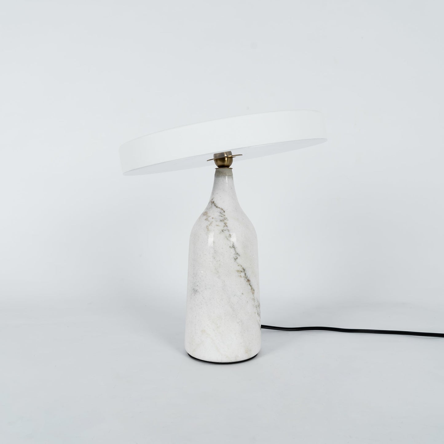 LuxeEddy - Bordlampe med elegant design og subtil lysfordeling