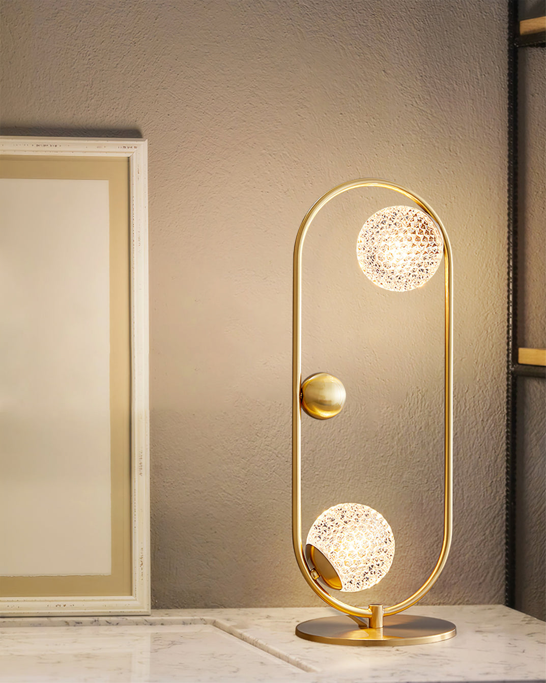 OrbaLight – Unik bordlampe med sfæriske skærme