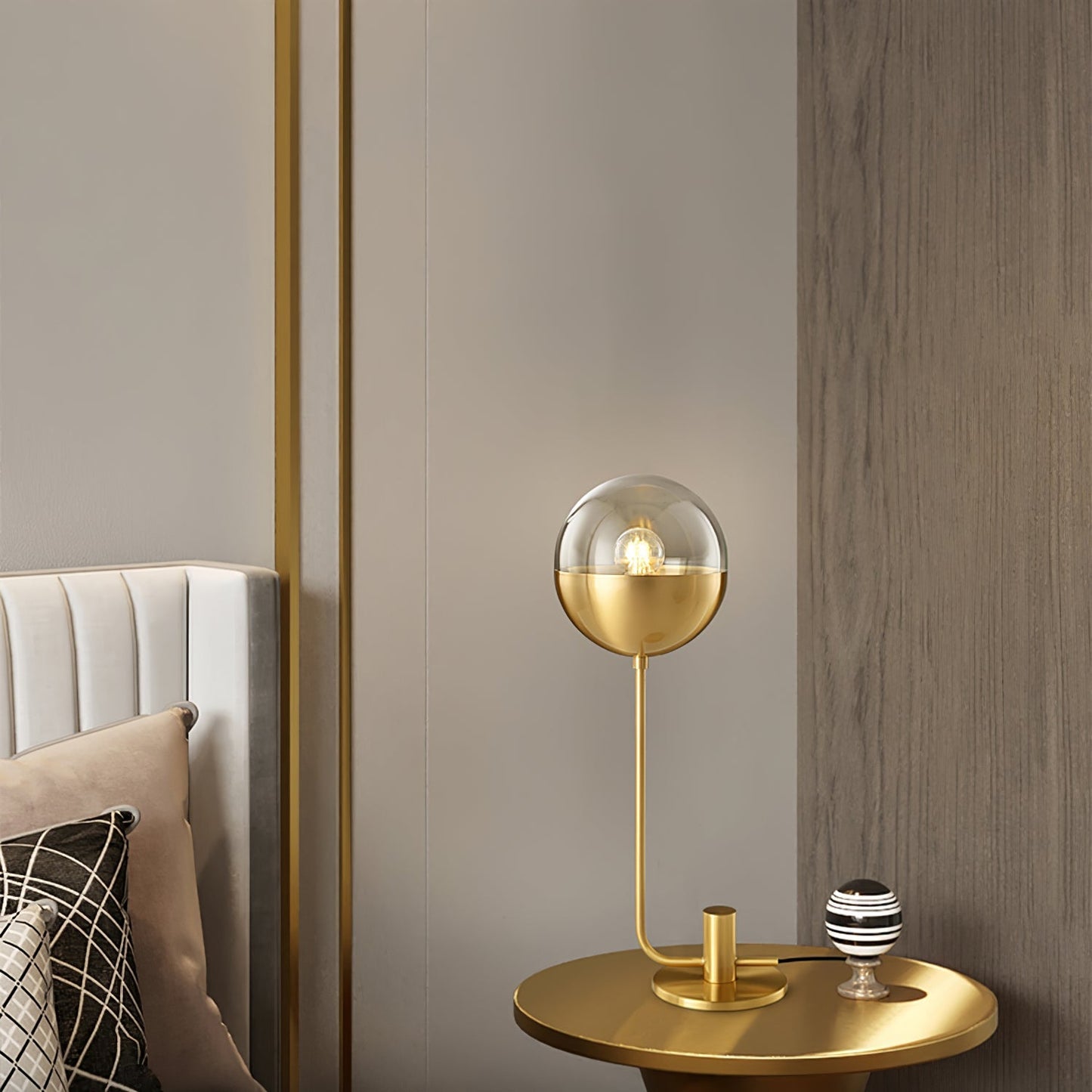 LuxeGlobe - Table Lamp