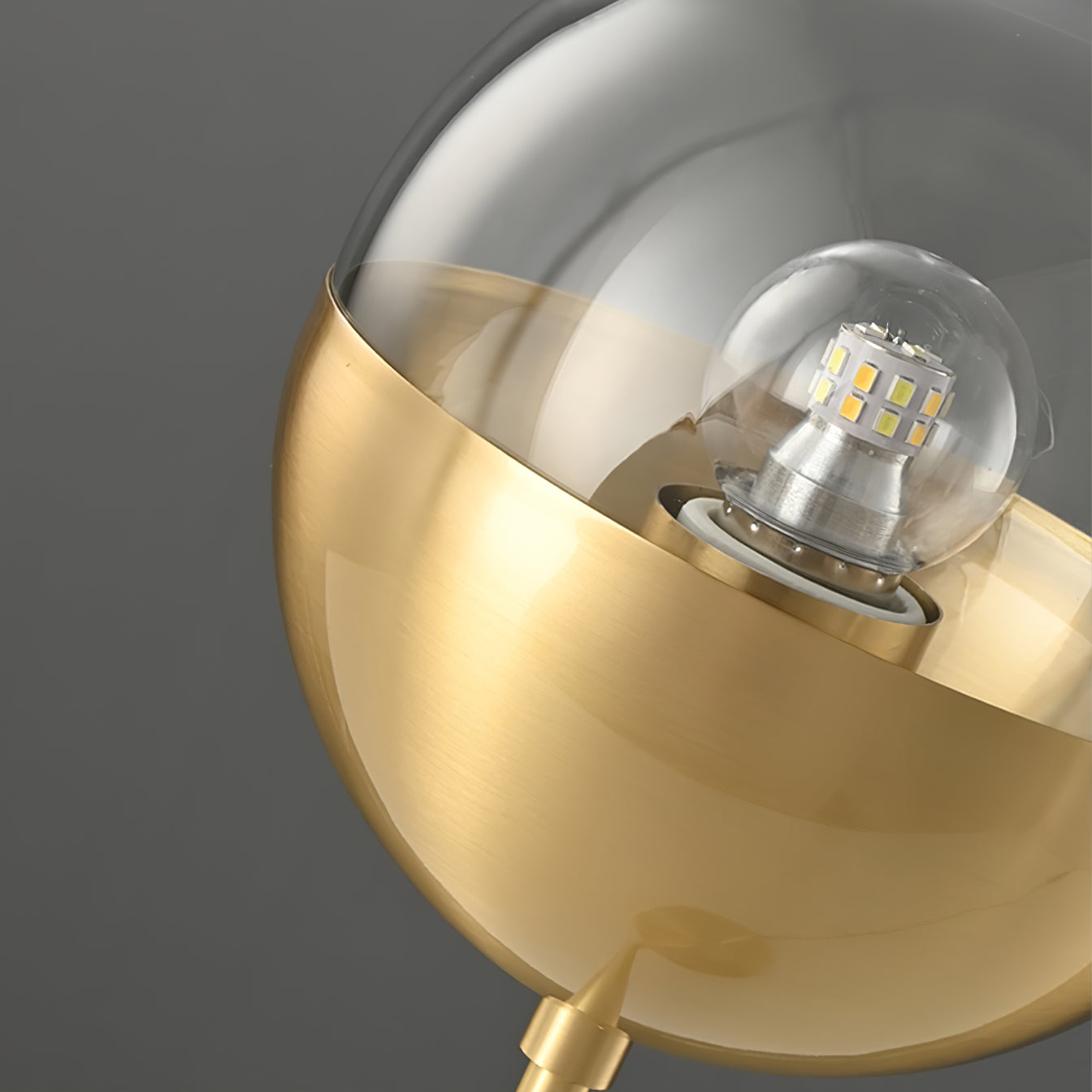 LuxeGlobe - Table Lamp