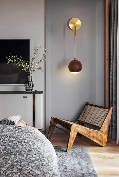 TimberOrb - Lampe murale en noyer pour un éclairage subtil
