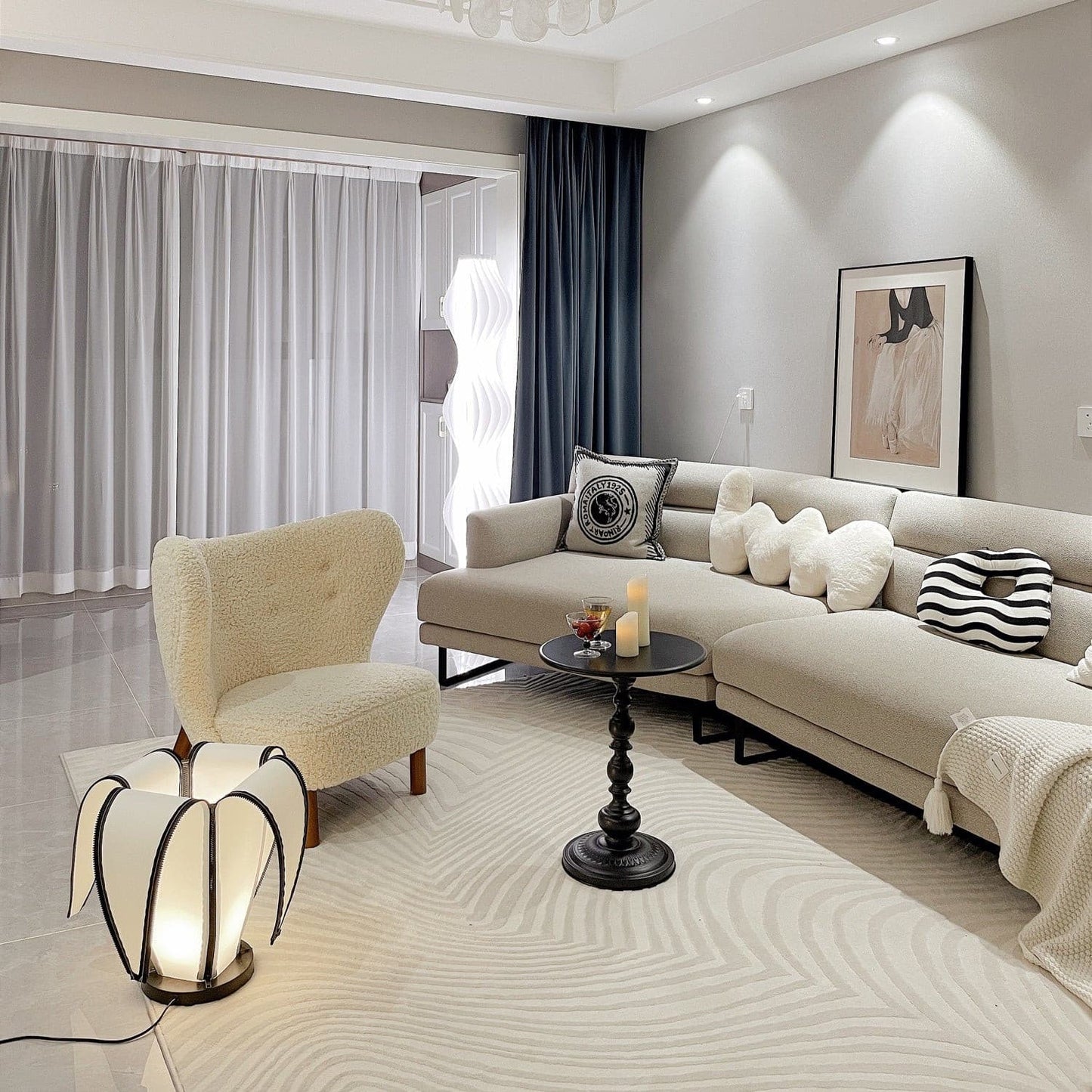 LuxeBanana - Table Lamp with Cheerful Banana Shape and Subtle Lighting