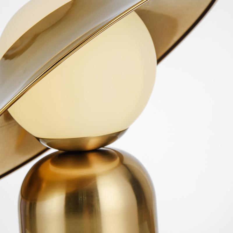 NordicGlow - Guld Stil Bordlampe