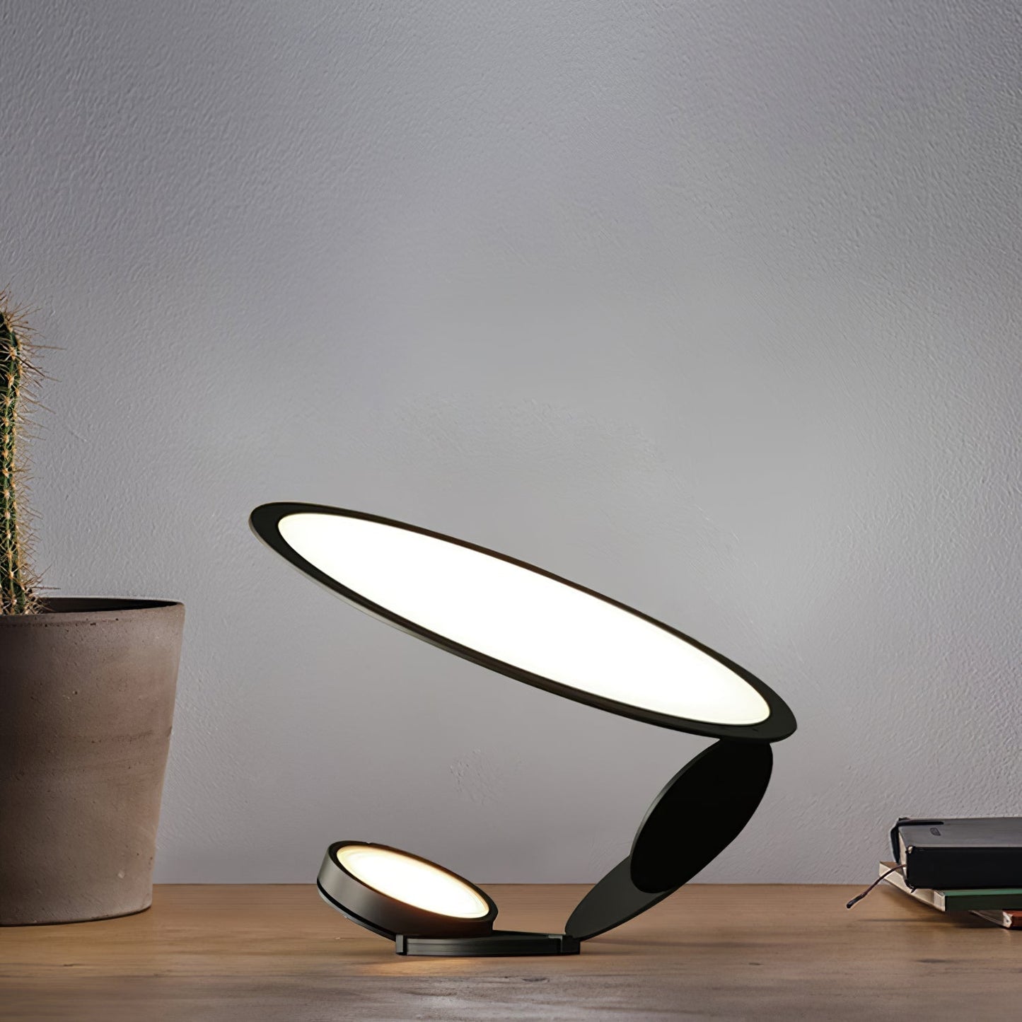 LightSlice - Stilfuld bordlampe med subtile snitdetaljer
