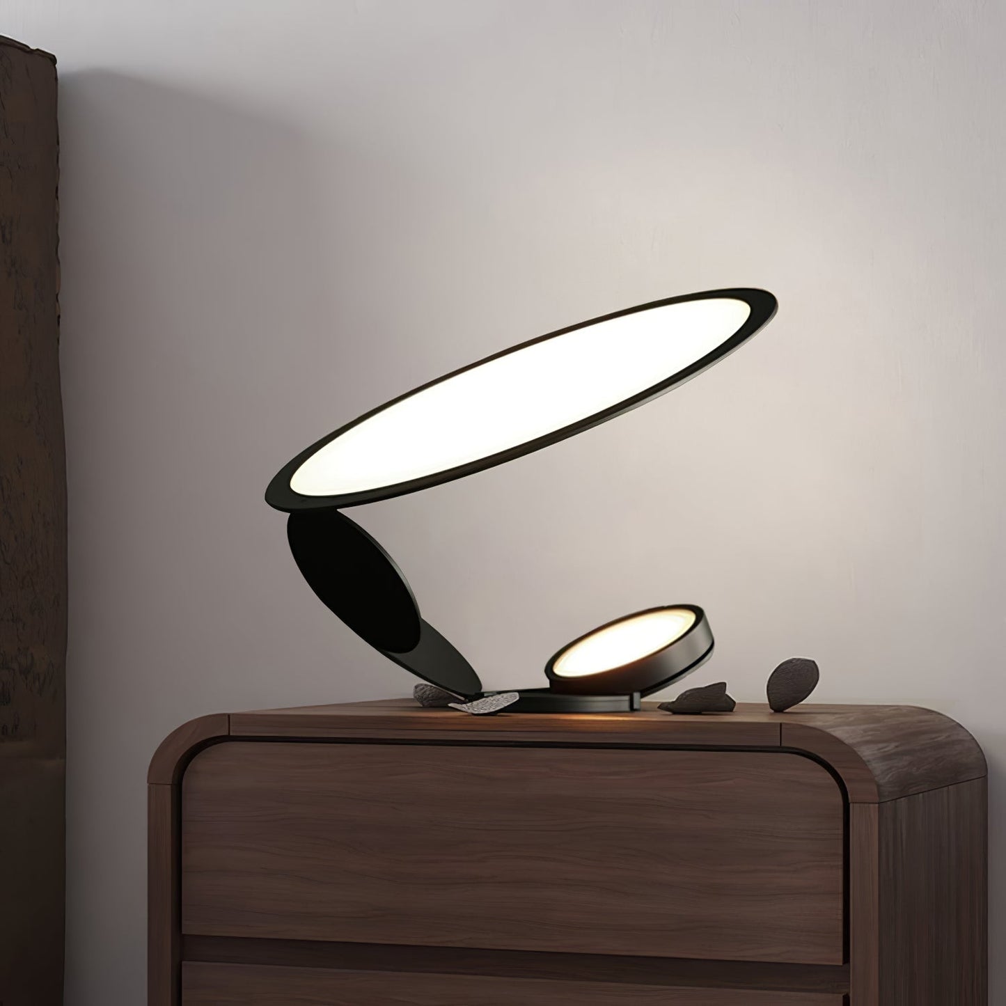 LightSlice - Stilfuld bordlampe med subtile snitdetaljer