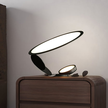 LightSlice - Stilfuld bordlampe med subtile snitdetaljer