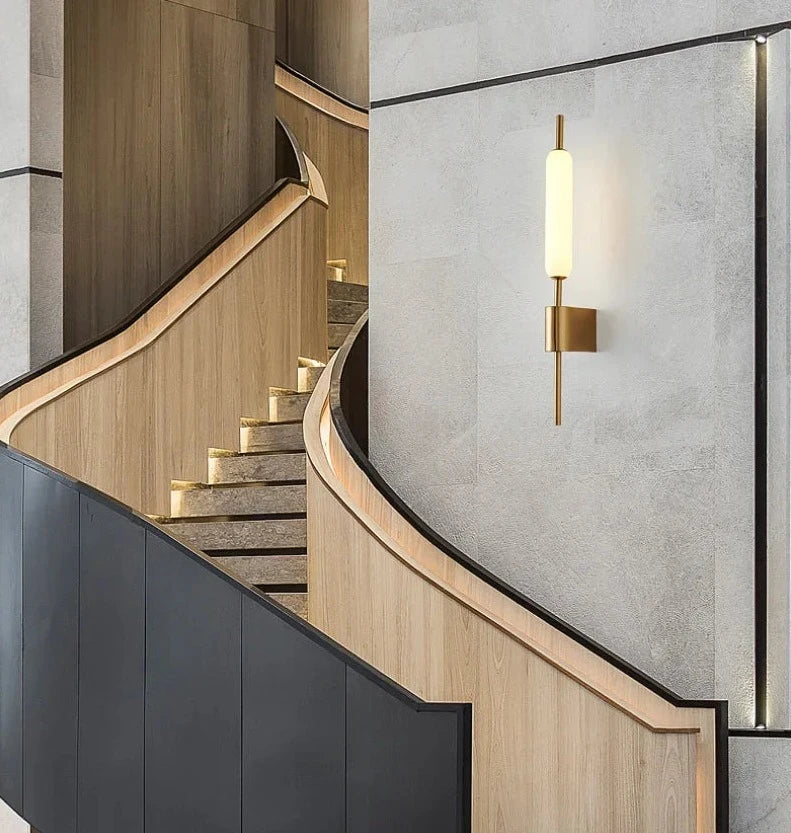 LuxeAura - Elegant gylden væglampe til LED-belysning