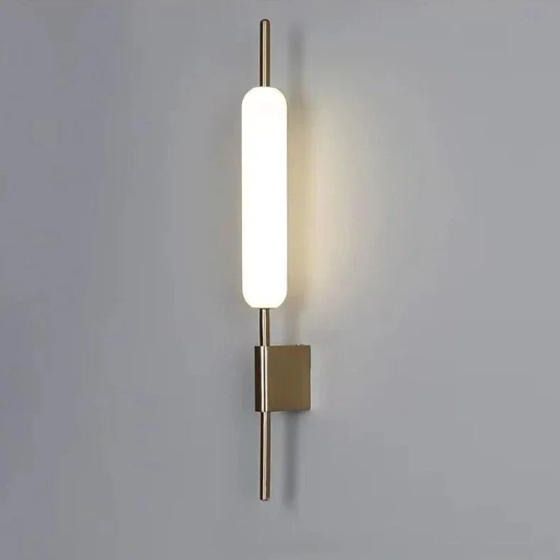 LuxeAura - Elegant gylden væglampe til LED-belysning