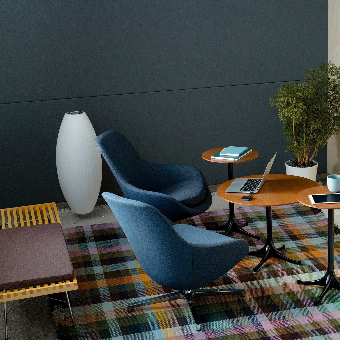 NelsonGlow - Tripod Table Lamp