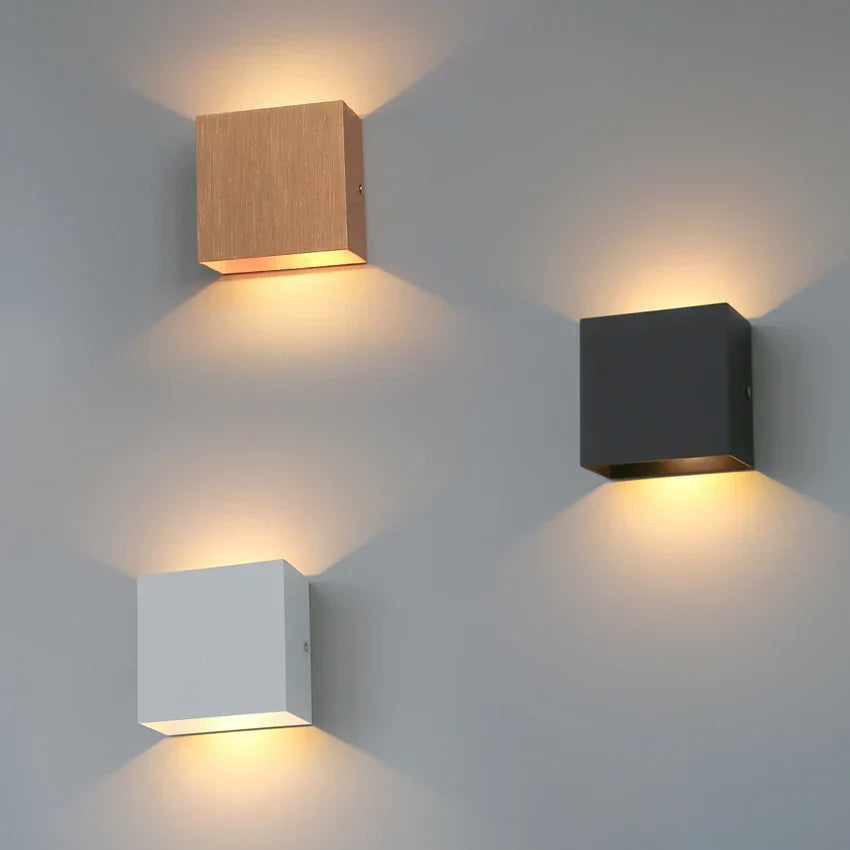 EleganceGlow – Romersk væglampe i design