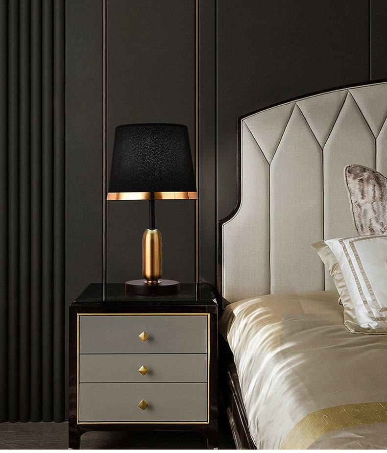 NoirGlow - Guld-Sort Bordlampe med Minimalistisk Design
