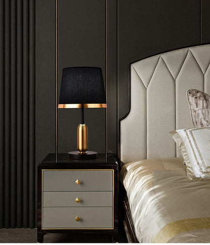 NoirGlow - Guld-Sort Bordlampe med Minimalistisk Design