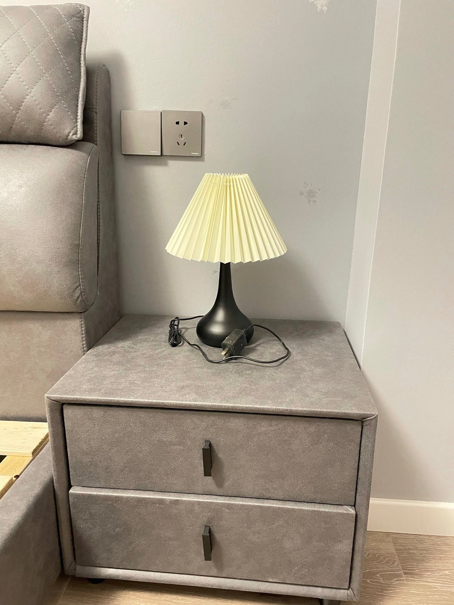 DrumGlow - Bordlampe med tidløst design og hyggeligt skær