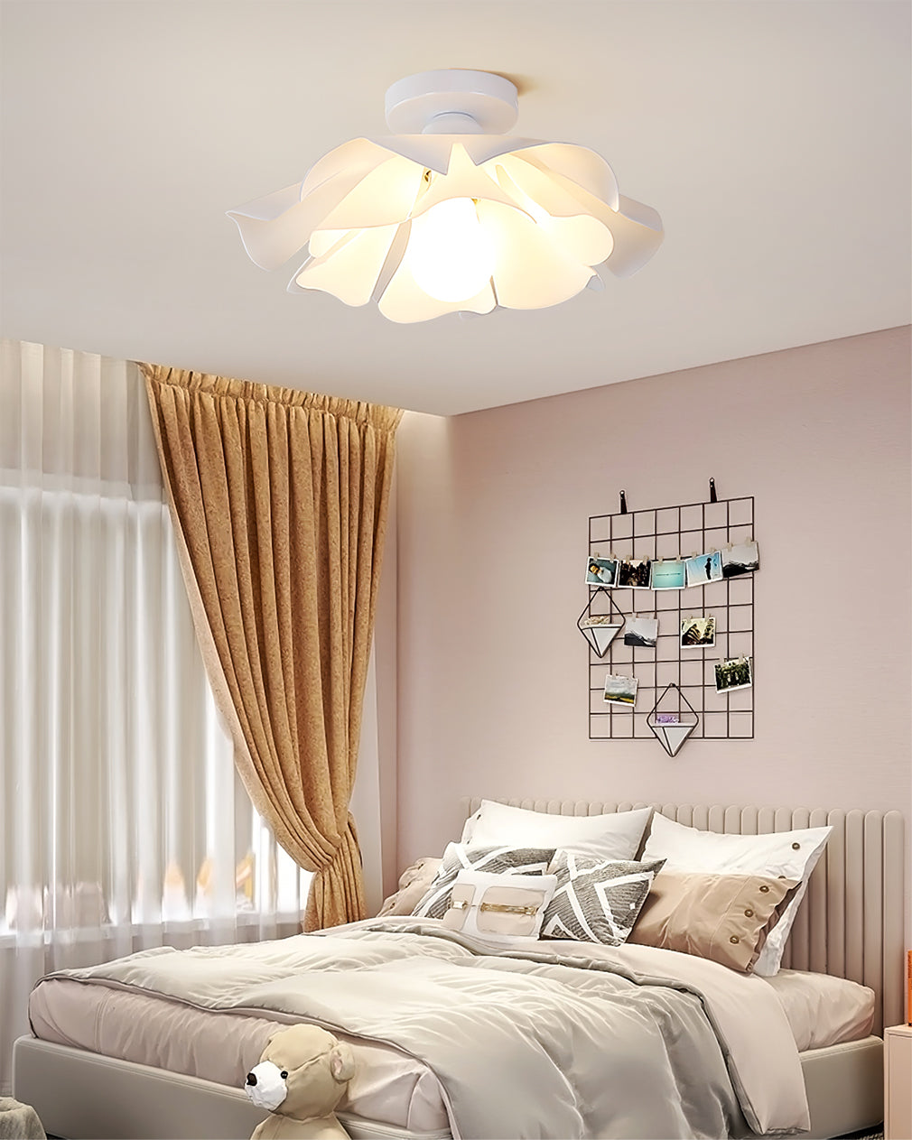 BloomGlow - Ceiling Lamp with Night Flowers and Warm Glow