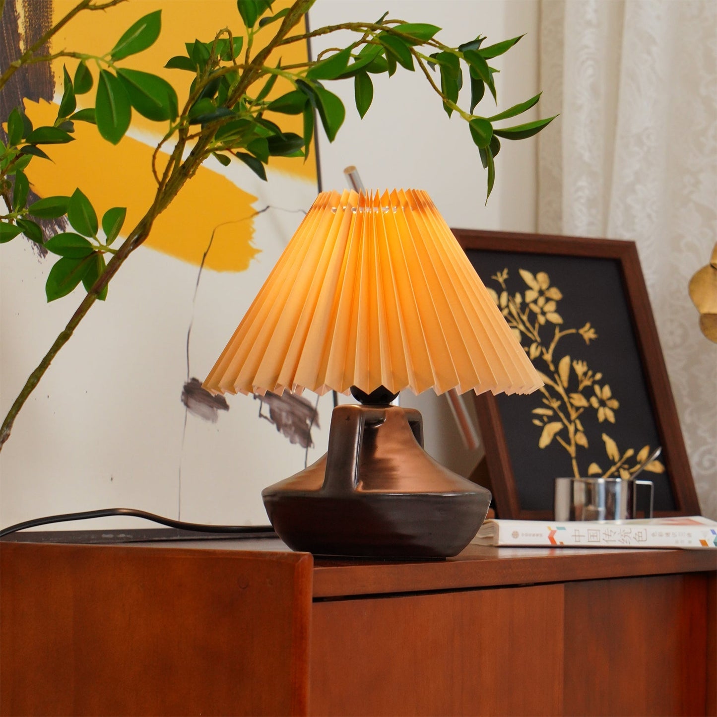 NaviaGlow - Table Lamp with Pleated Shade and Soft Light Diffusion