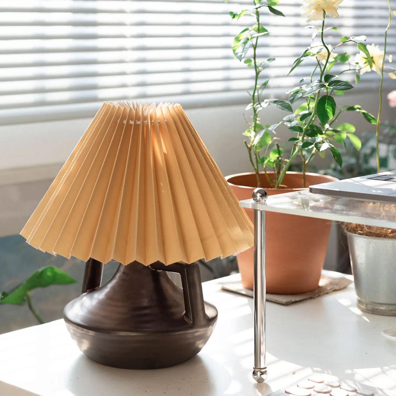 NaviaGlow - Table Lamp with Pleated Shade and Soft Light Diffusion