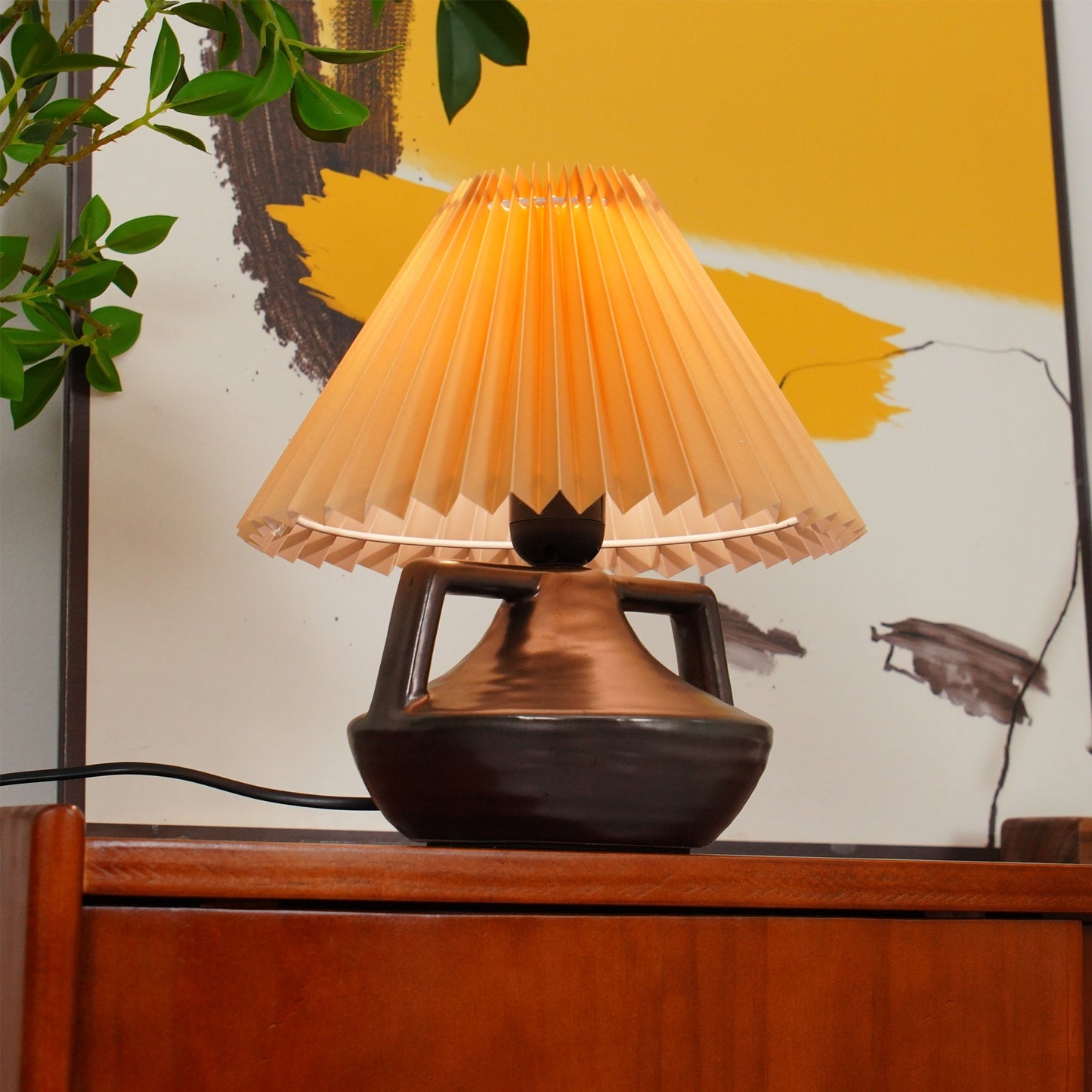 NaviaGlow - Table Lamp with Pleated Shade and Soft Light Diffusion
