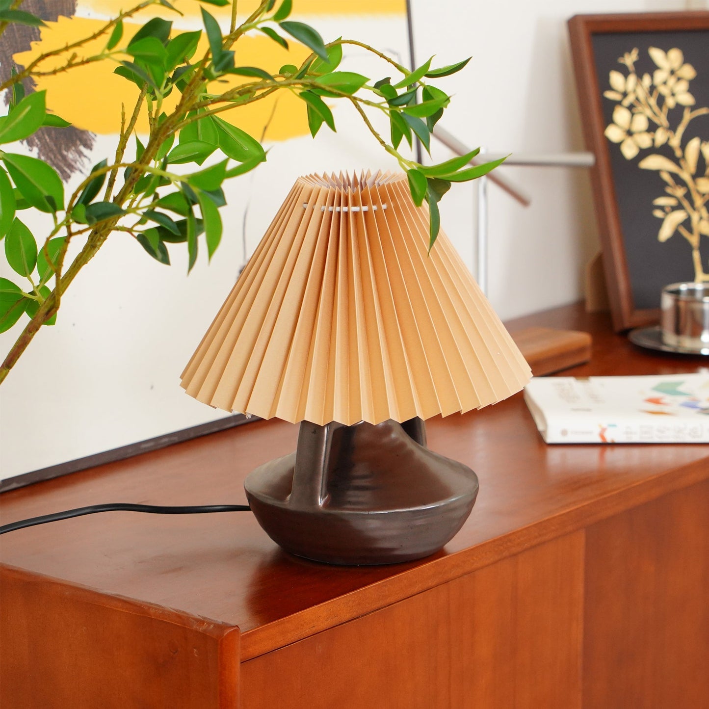 NaviaGlow - Table Lamp with Pleated Shade and Soft Light Diffusion