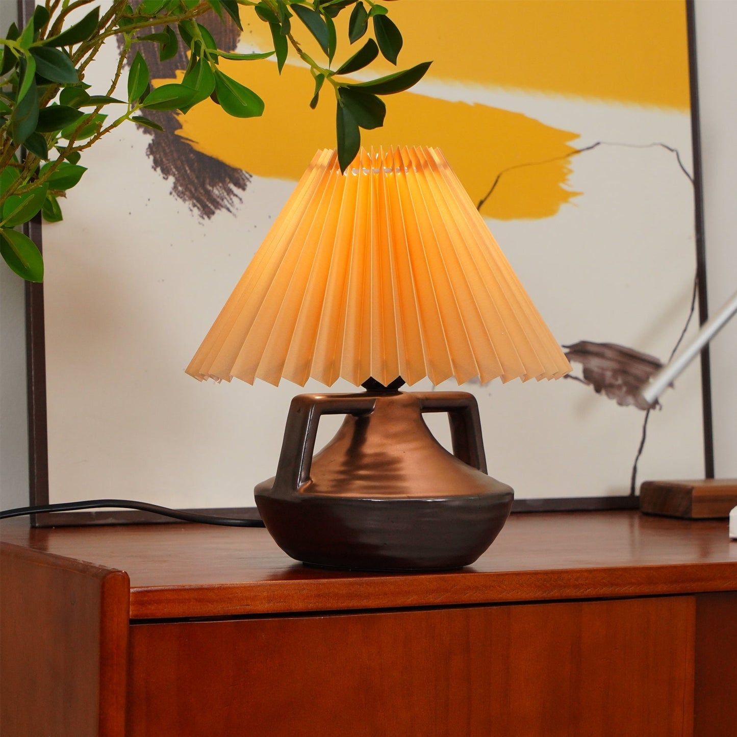 NaviaGlow - Table Lamp with Pleated Shade and Soft Light Diffusion