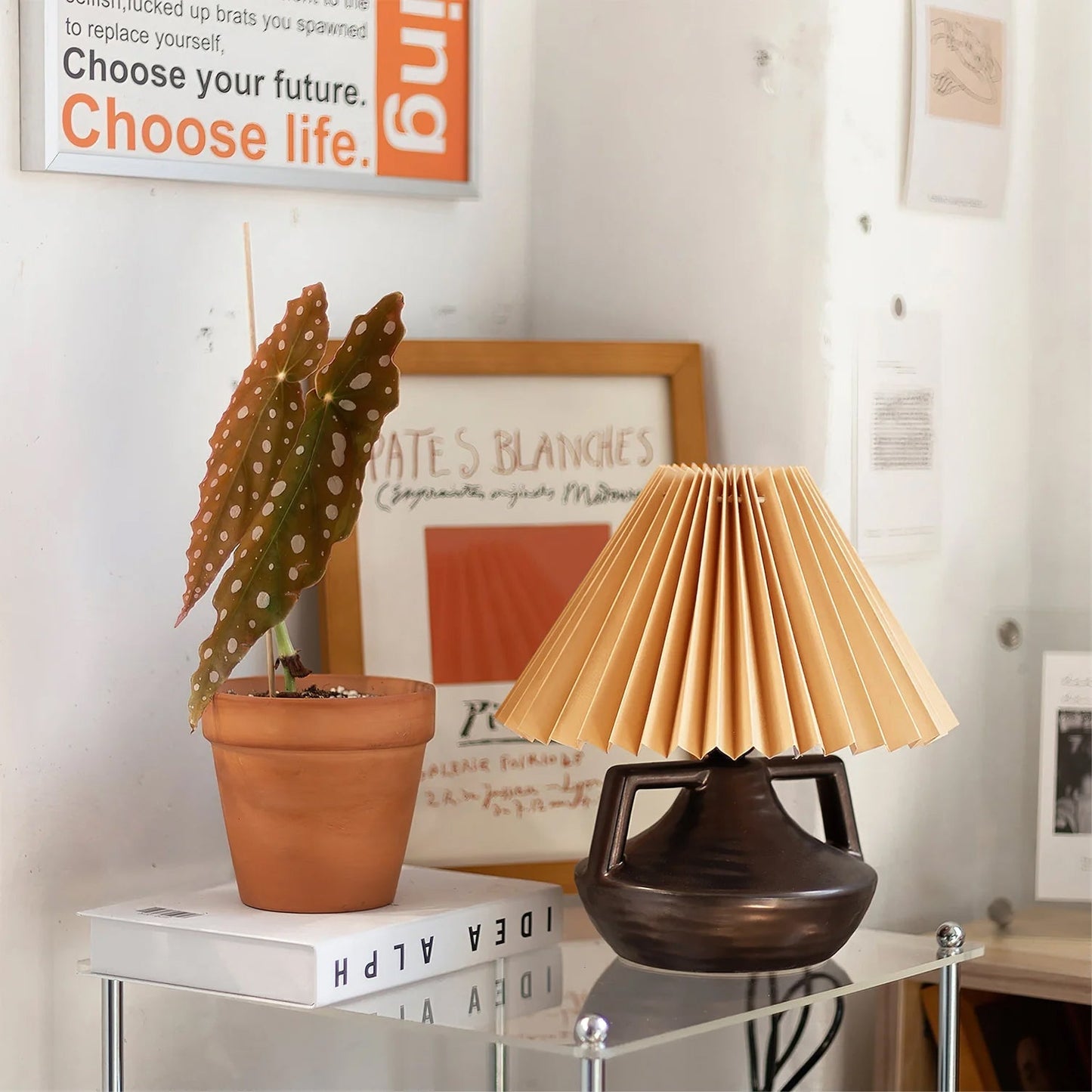 NaviaGlow - Table Lamp with Pleated Shade and Soft Light Diffusion