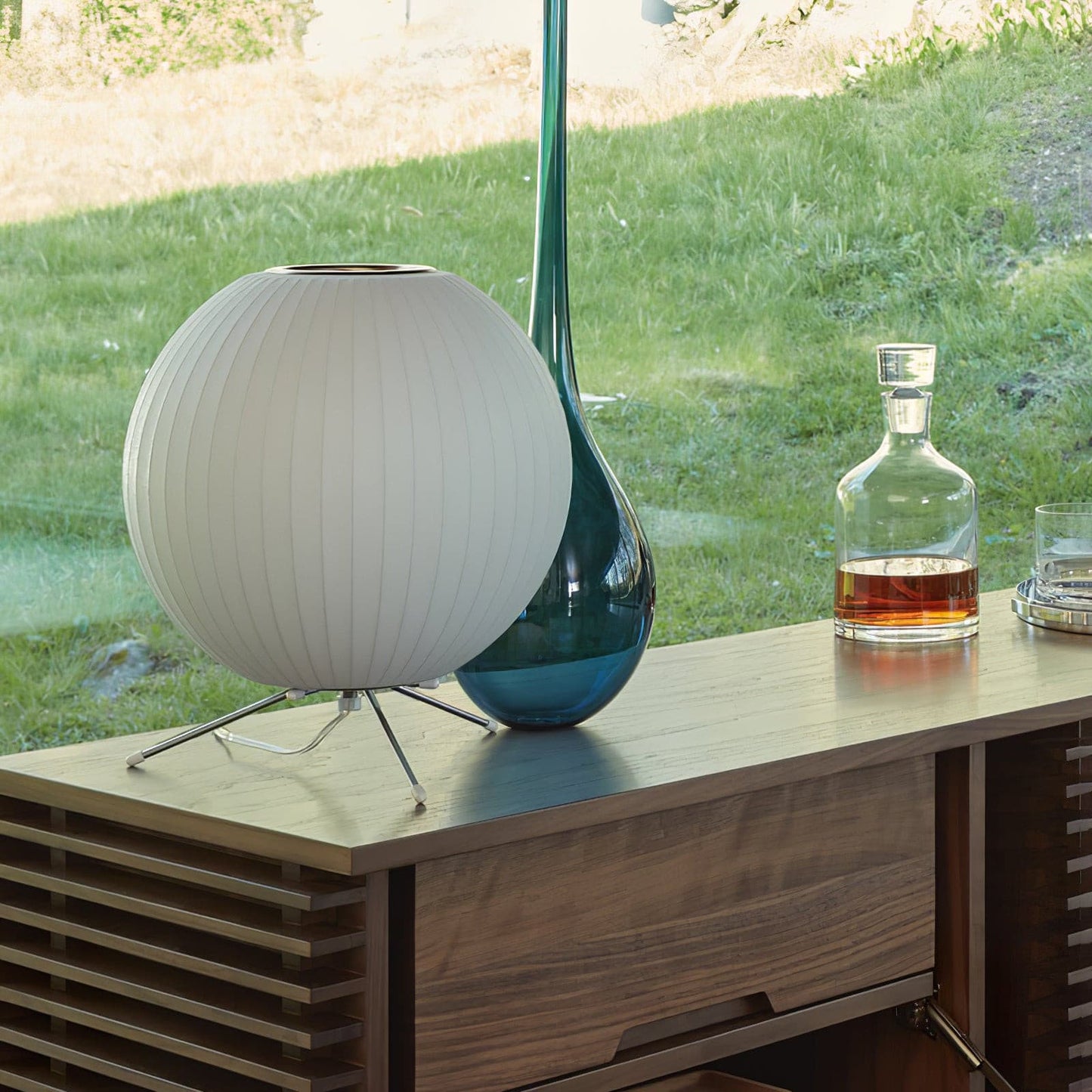 NelsonGlow - Tripod Table Lamp