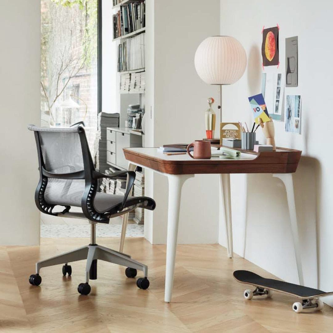 NelsonGlow - Classic Table Lamp with Steel Base