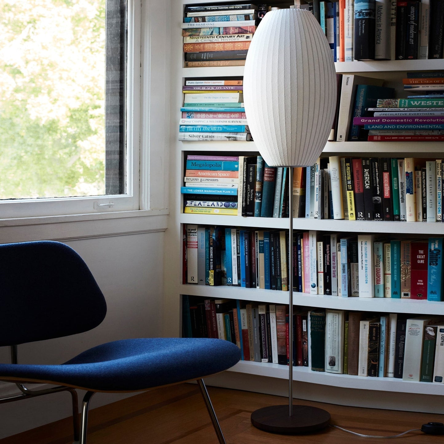 NelsonGlow - Classic Table Lamp with Steel Base