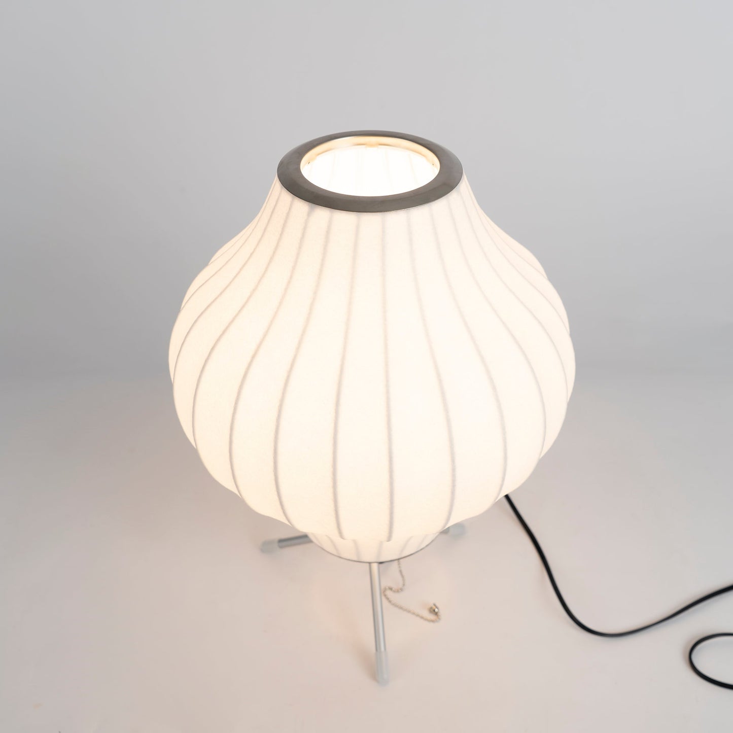 NelsonGlow - Tripod Table Lamp