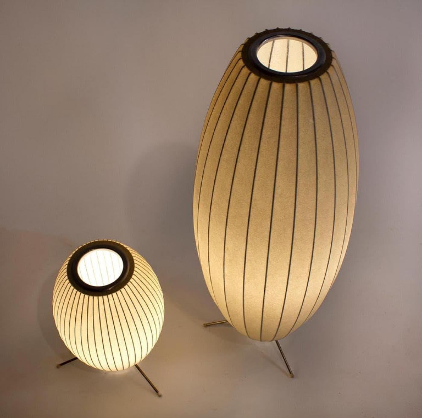 NelsonGlow - Tripod Table Lamp