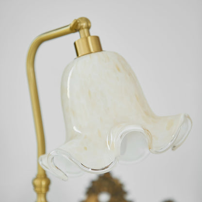 BrassFlora – Vintage bordlampe med blomsterformet skærm