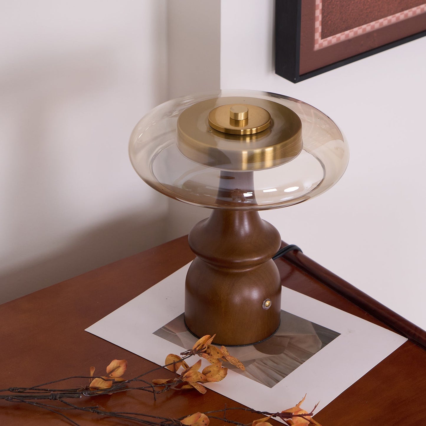 LumaNova - Moderne accentlampe med rav- og røgfinish