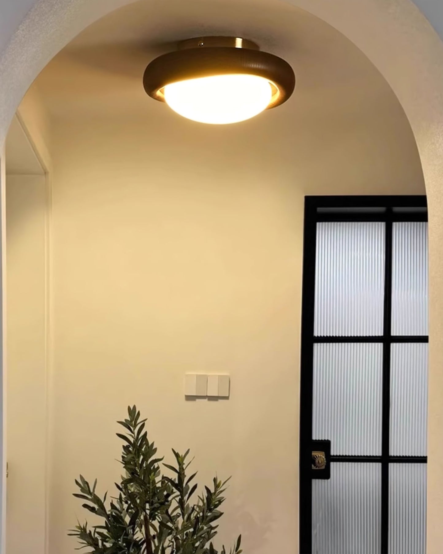 NoviGlow - Deckenlampe mit schlankem Design und atmosphärischem Leuchten