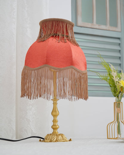 ChicTassel - Moderne bordlampe i messing til en varm atmosfære