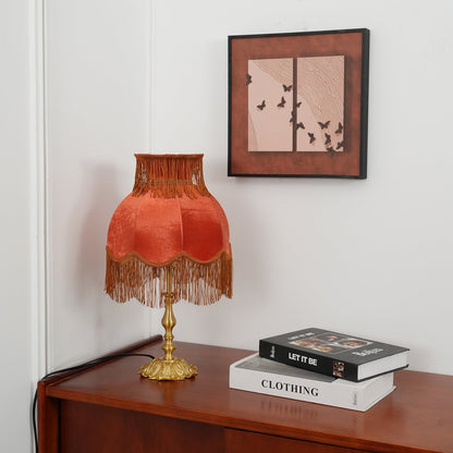 ChicTassel - Moderne bordlampe i messing til en varm atmosfære