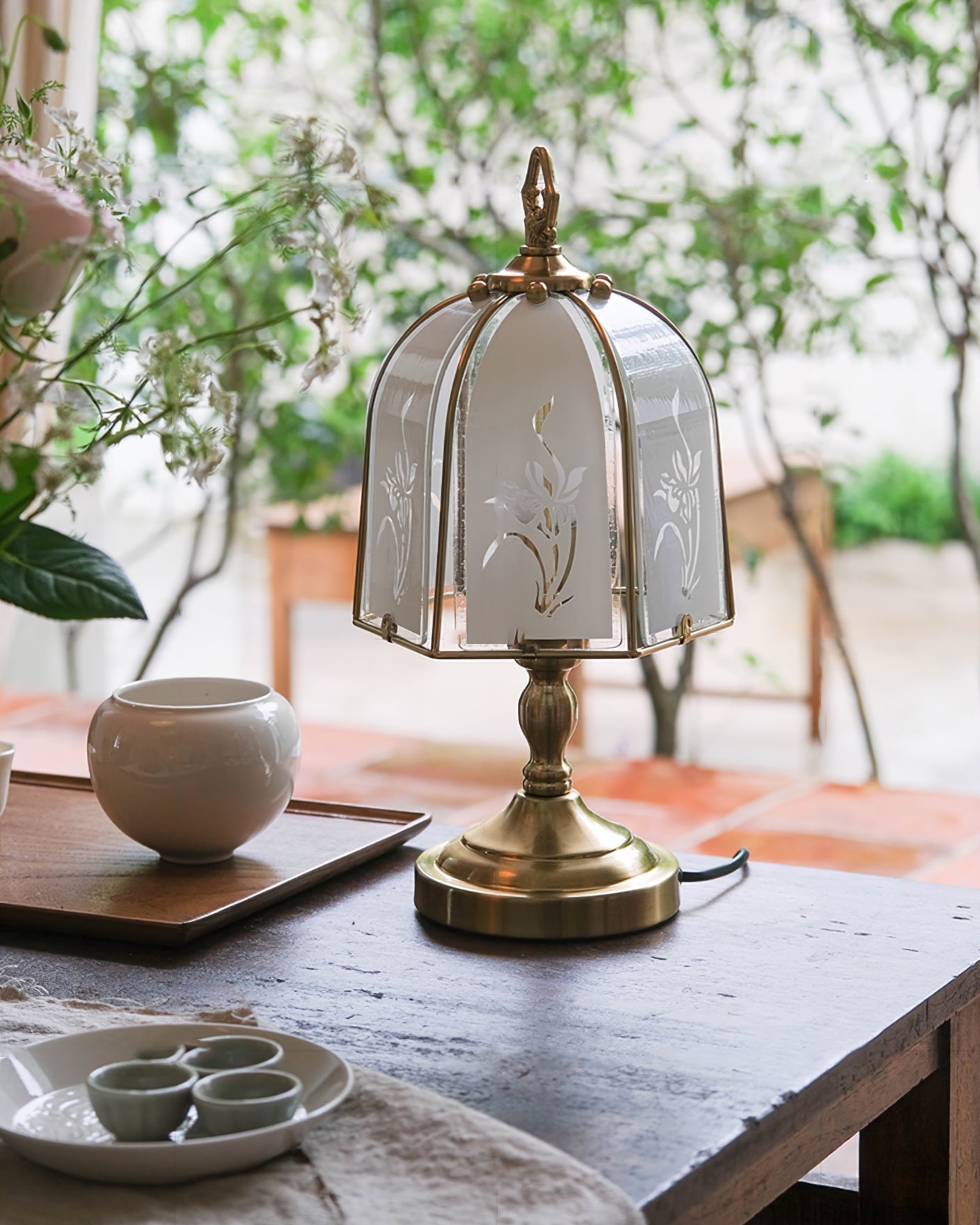 OrchidRadiance - Glass Table Lamp