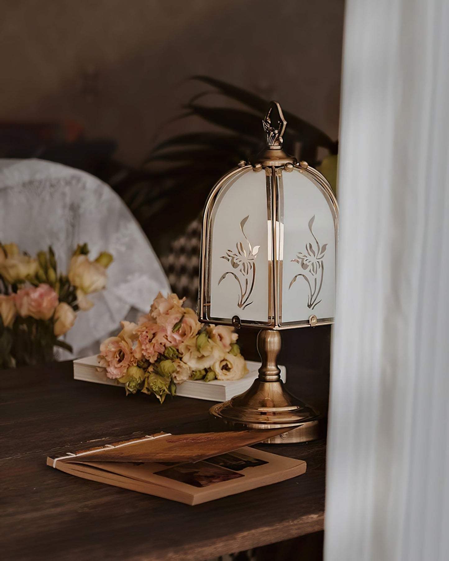 OrchidRadiance - Glass Table Lamp