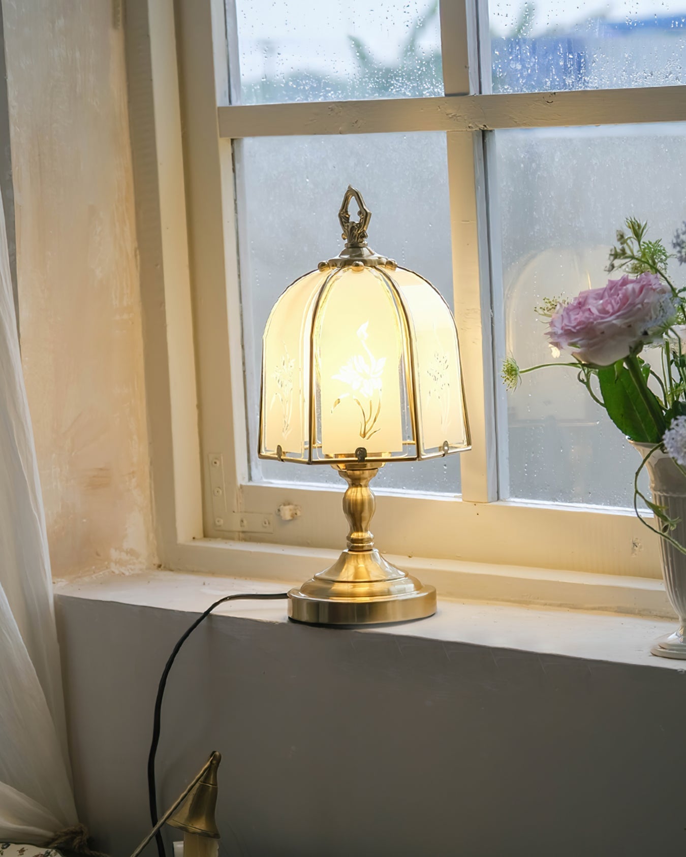 OrchidRadiance - Glass Table Lamp
