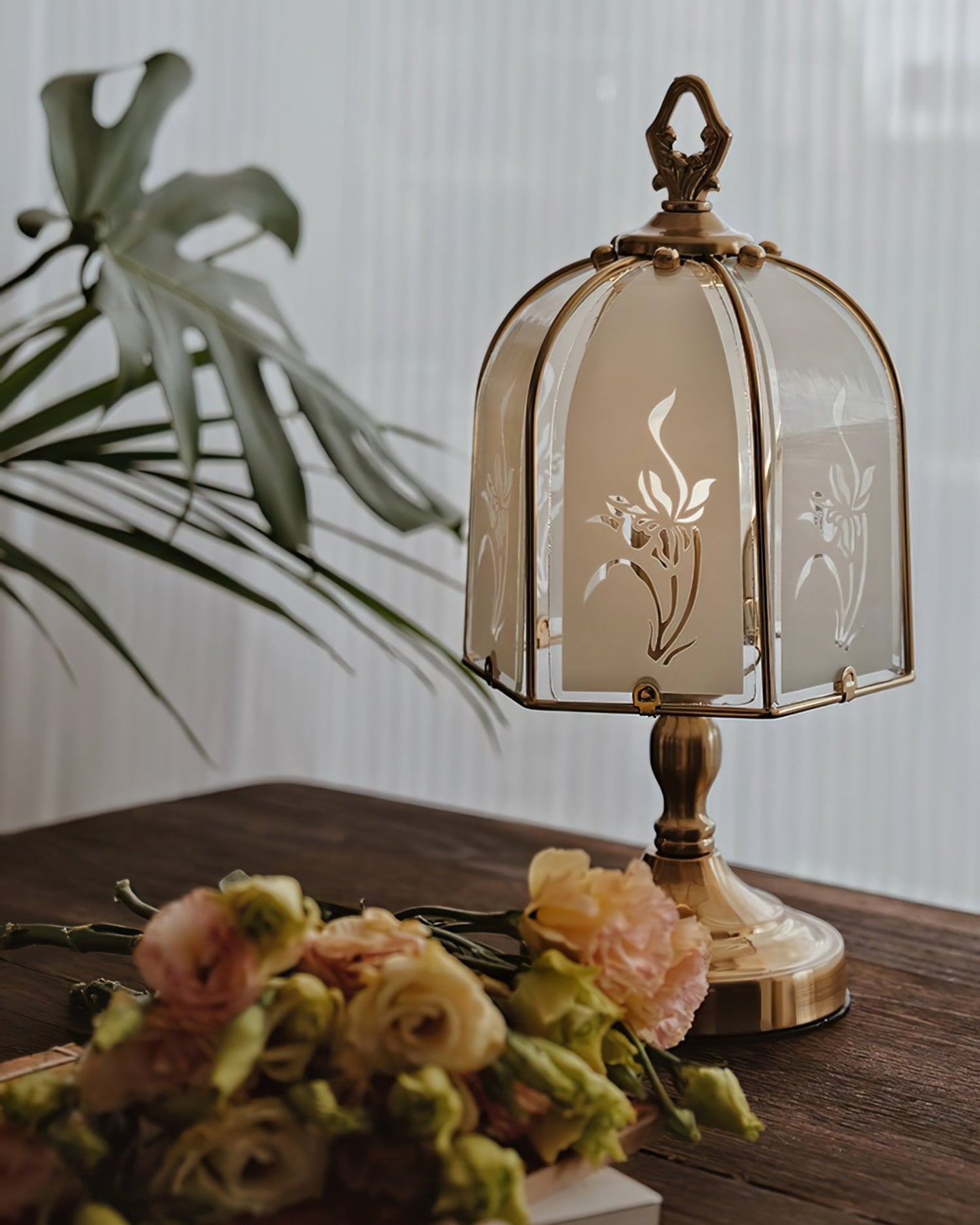 OrchidRadiance - Glass Table Lamp