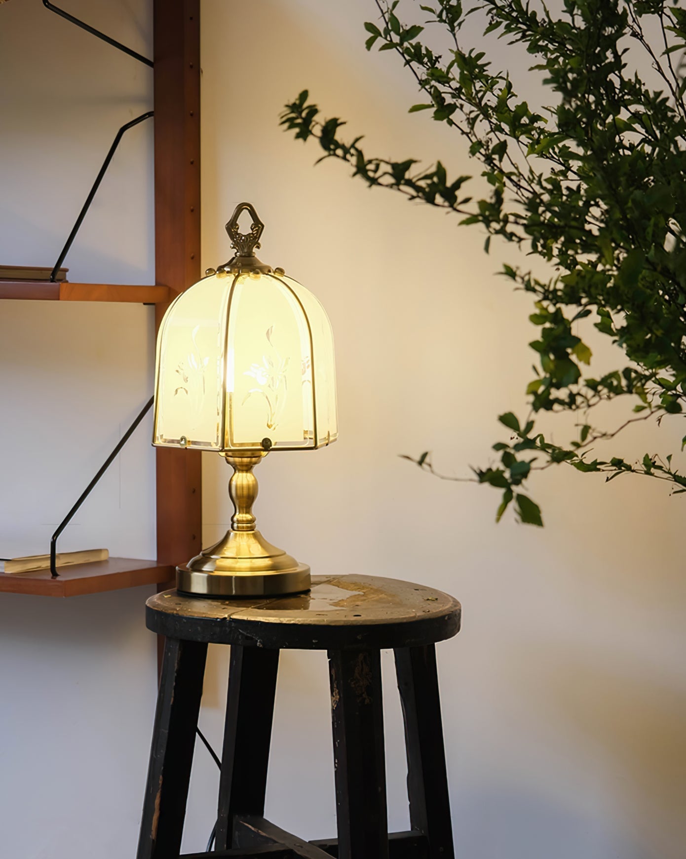 OrchidRadiance - Glass Table Lamp