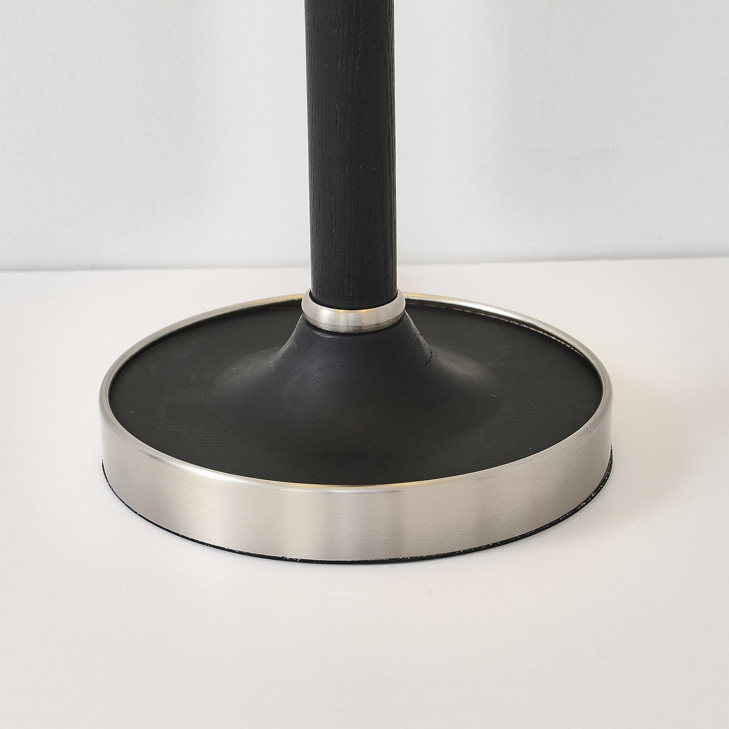 OrchidLite - Stilfuld Bordlampe med Moderne Stoffront