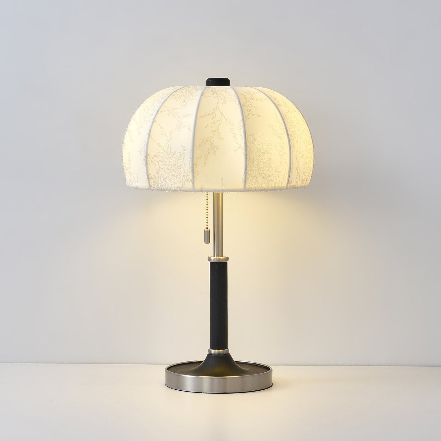 OrchidLite - Stilfuld Bordlampe med Moderne Stoffront