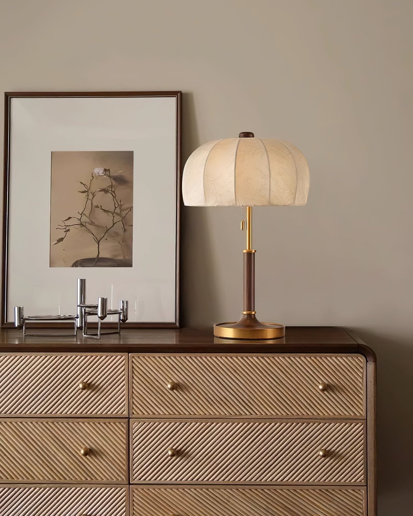 OrchidLite - Stilfuld Bordlampe med Moderne Stoffront
