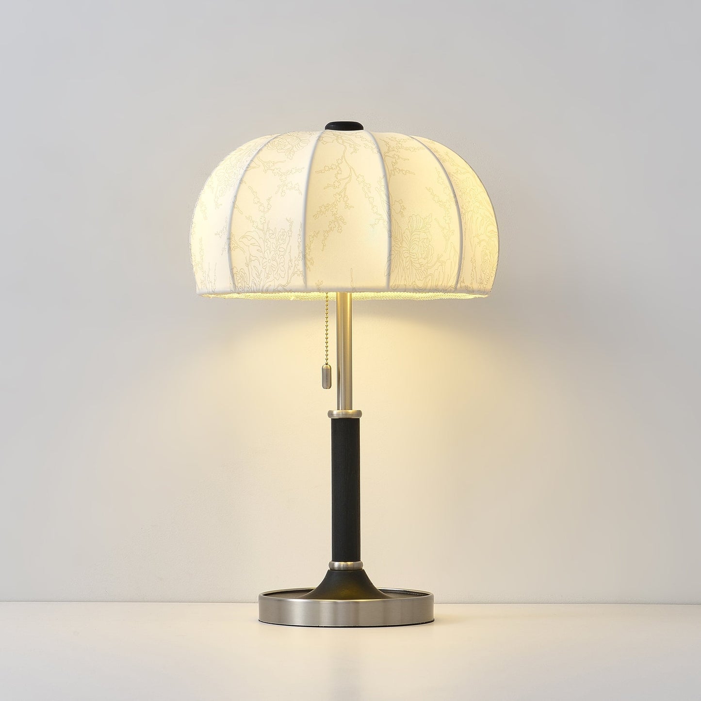OrchidLite - Stilfuld Bordlampe med Moderne Stoffront