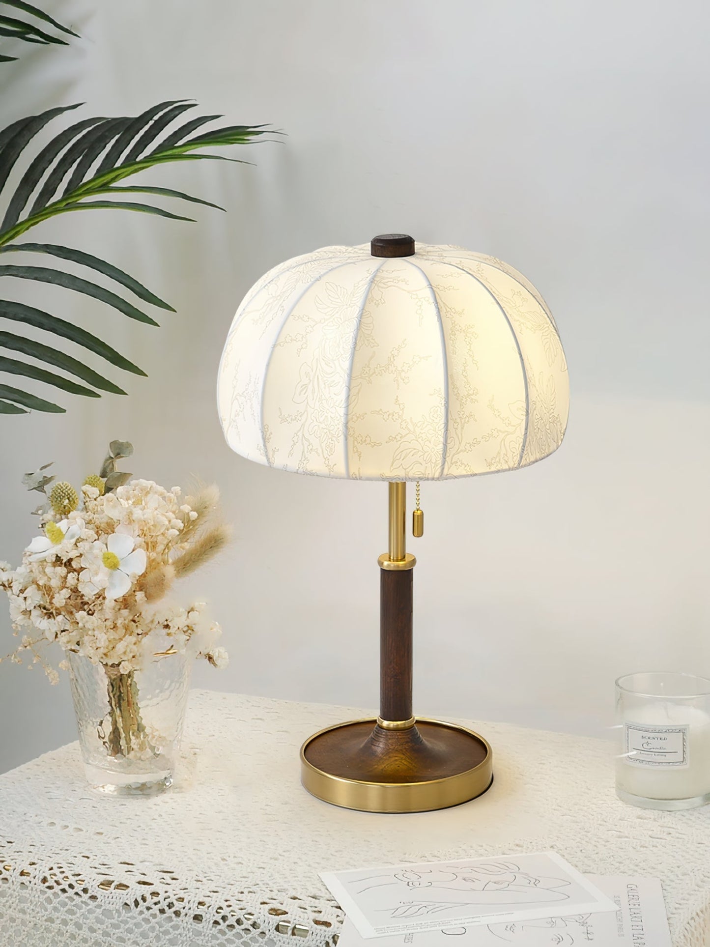 OrchidLite - Stilfuld Bordlampe med Moderne Stoffront