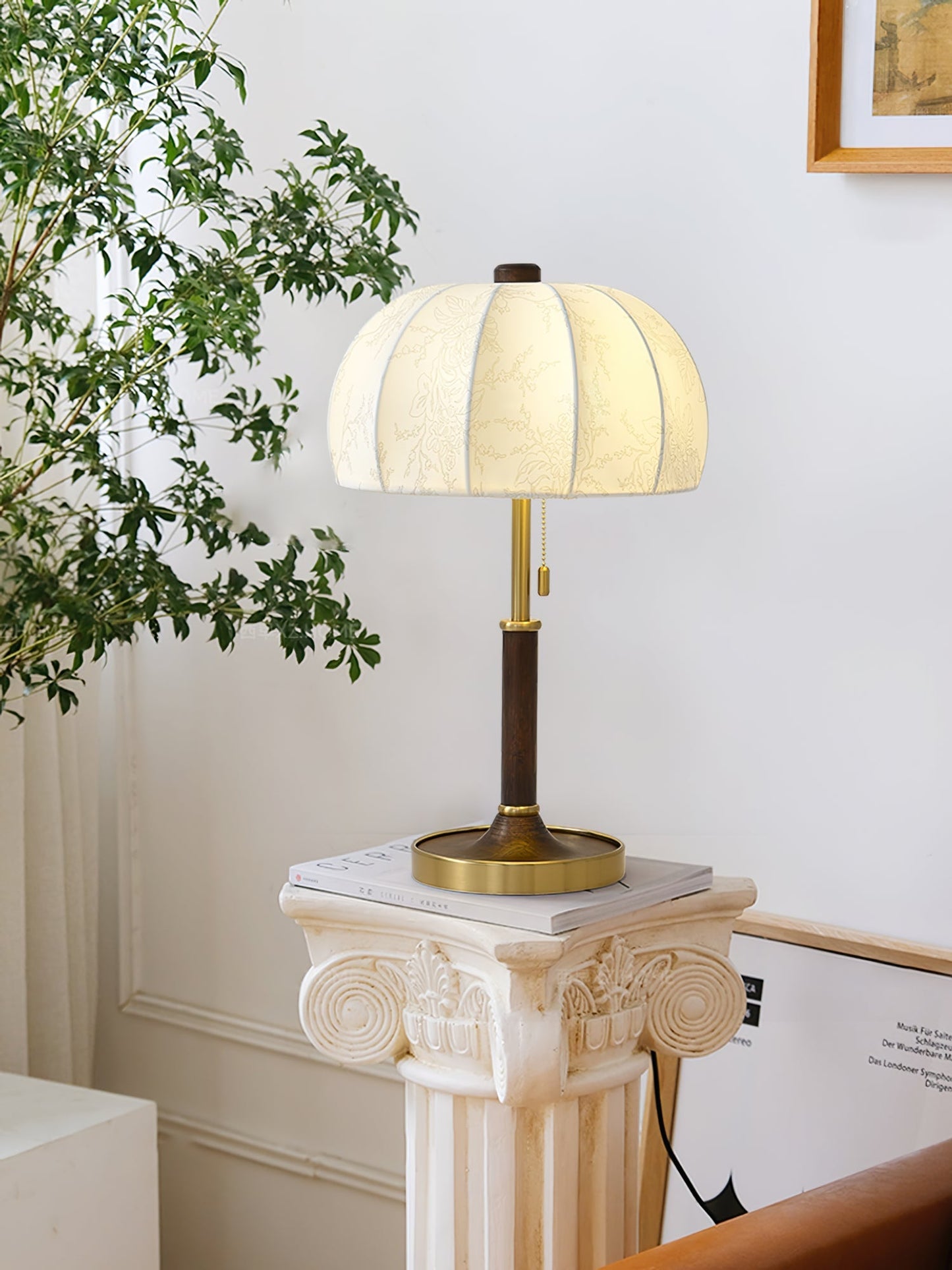 OrchidLite - Stilfuld Bordlampe med Moderne Stoffront