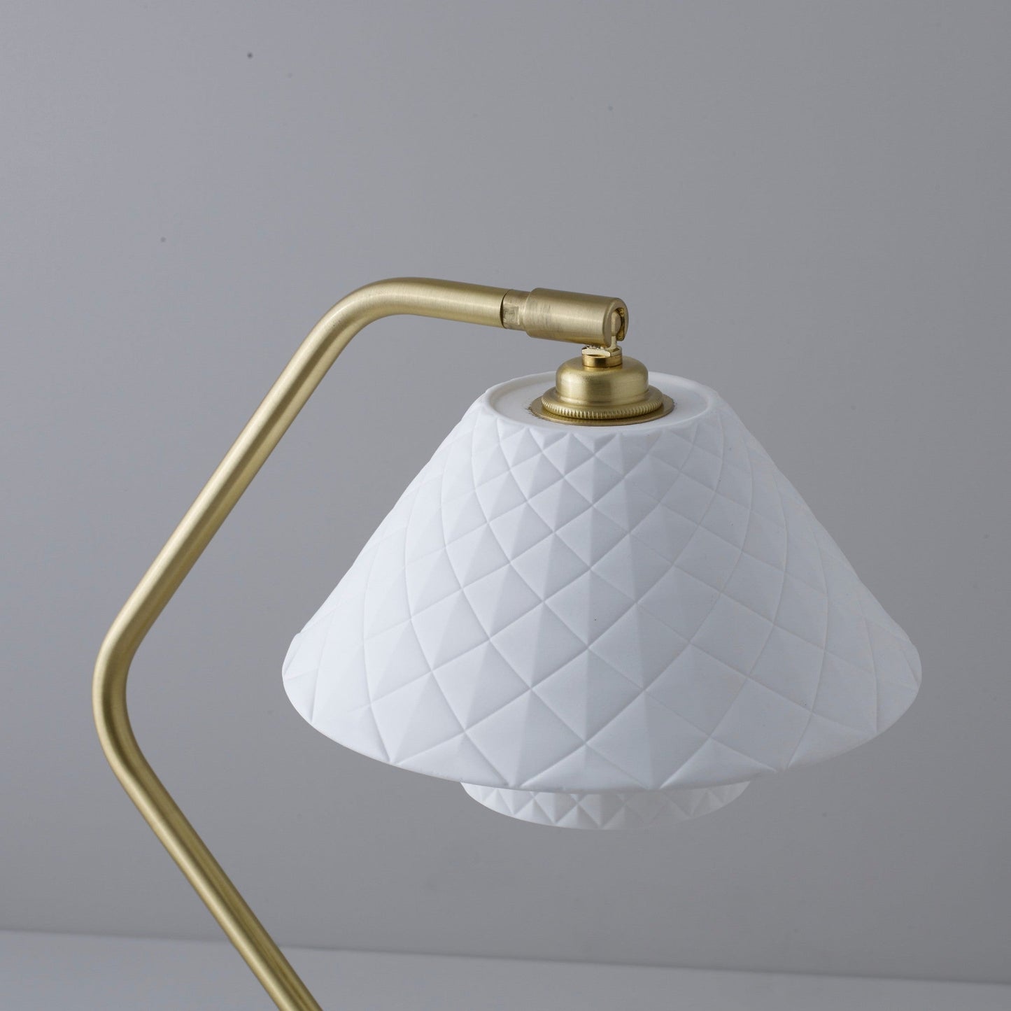 LuxeOxford - Dobbelt bordlampe med slankt design og subtil lysdiffusion
