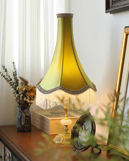 ElegantGlow – Bordlampe med marmorfod og kvastdetalje