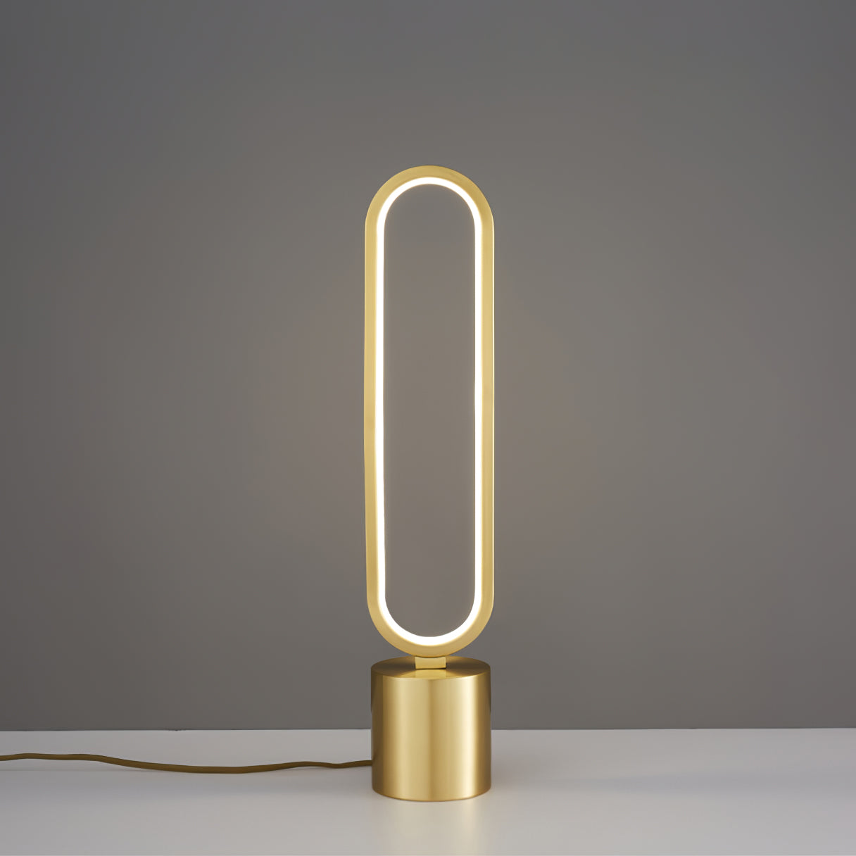 LuxePerigee - Bordlampe med subtil elegance og stemningsfuld belysning